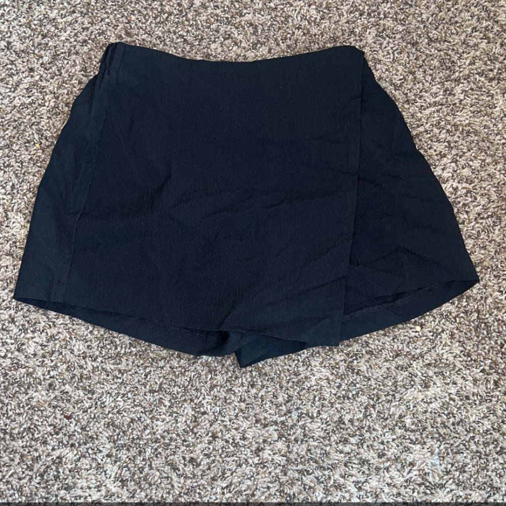 Black skort